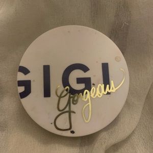 Gigi Gorgeous Touch Up Powder
